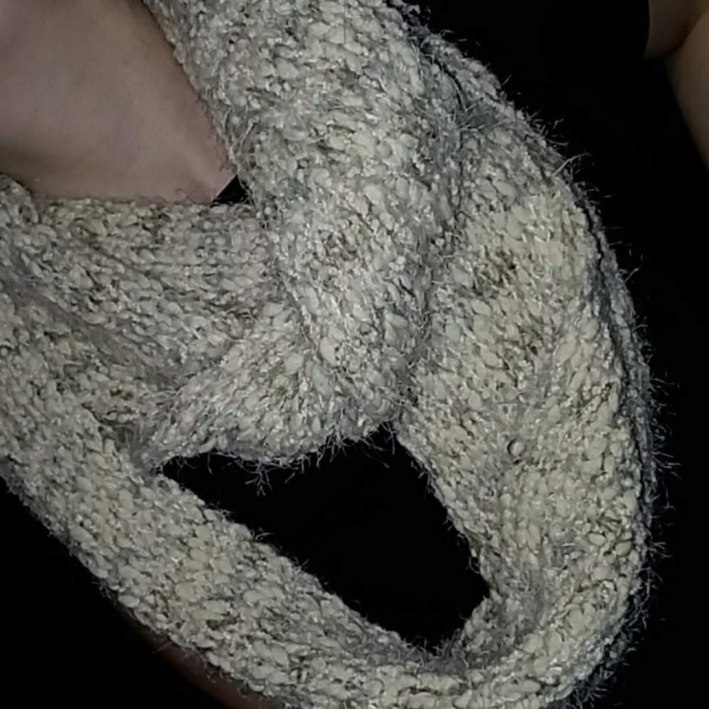 One size fit all scarf / Mutliwear scarf /